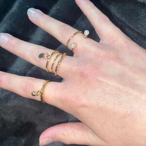 6 Gold Toned Rings